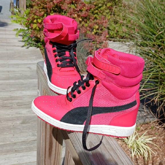 Puma Womens SIZE 8 Sneakers in Vibrant Pink and Black W/ Wedge Great Condition - Picture 8 of 12
